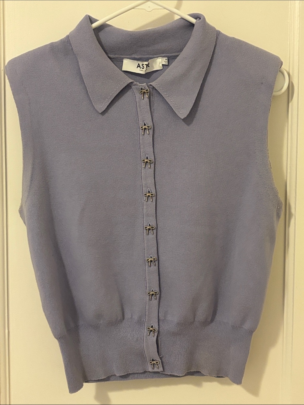 ASTR the Label- Sleeveless Collared Button-Front Top in Lavender- Medium